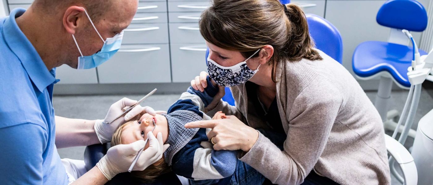 Der frühzeitige Zahnarztbesuch macht den Zahnarzt für Kinder zu etwas Normalem